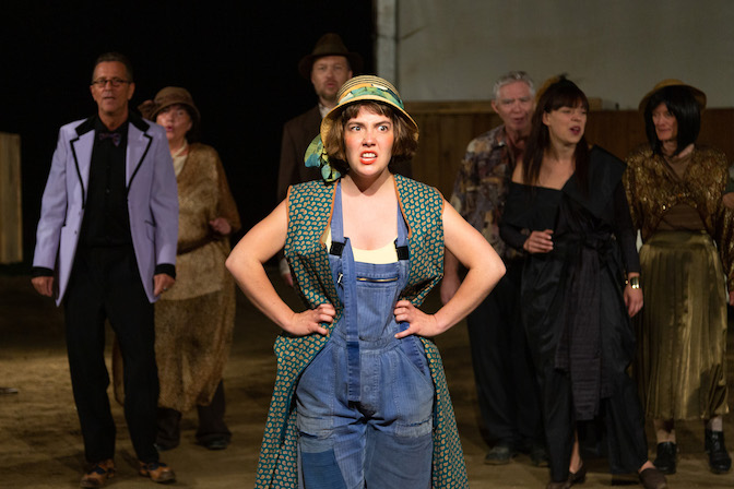 Fotocredit: Das Hof-Theater//Höf-Präbach spielte das erste Mal am Pferdehof am Römerweg. (Credit: Sofie Hütter).