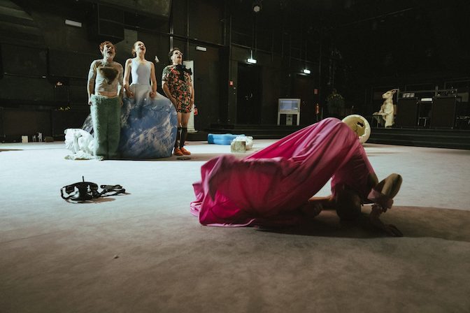 Fotocredit: Meta Morphosen Teil 2,  Franz Solar, Luise Schwab., Oliver Chomik (Credit: Lex Karelly)