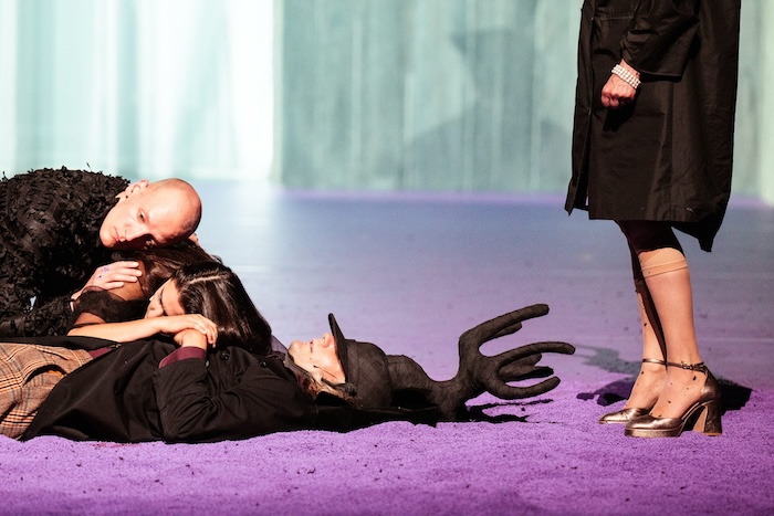Fotocredit: Dominik Puhl, Luiza Monteiro, Mario Lopatta (c) Lex Karelly Kritik: Mein Jahr der Ruhe und Entspannung, Schauspielhaus Graz