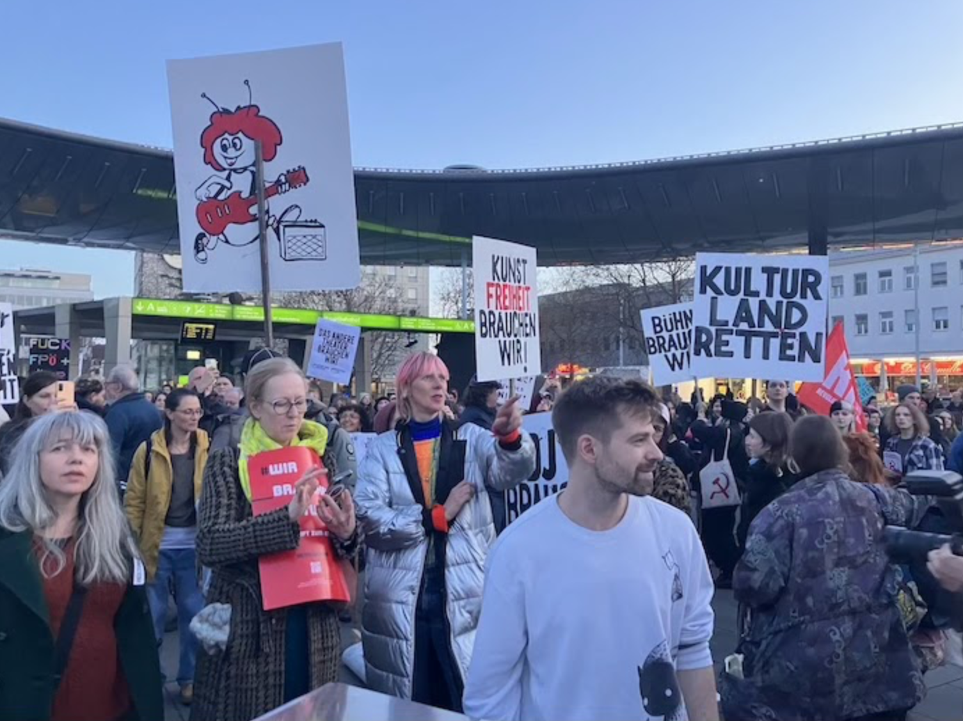 „Kulturland retten“: 2.500 Menschen demonstrieren in Graz gegen Kulturpolitik