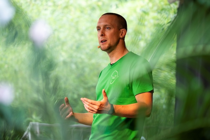 Kritik: Intro, Peter Panierer