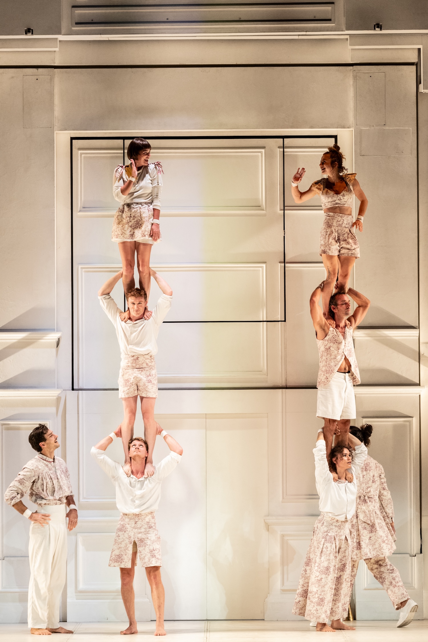 Kritik: Cirque Le Roux, „Entre Chiens et Louves“, La Strada