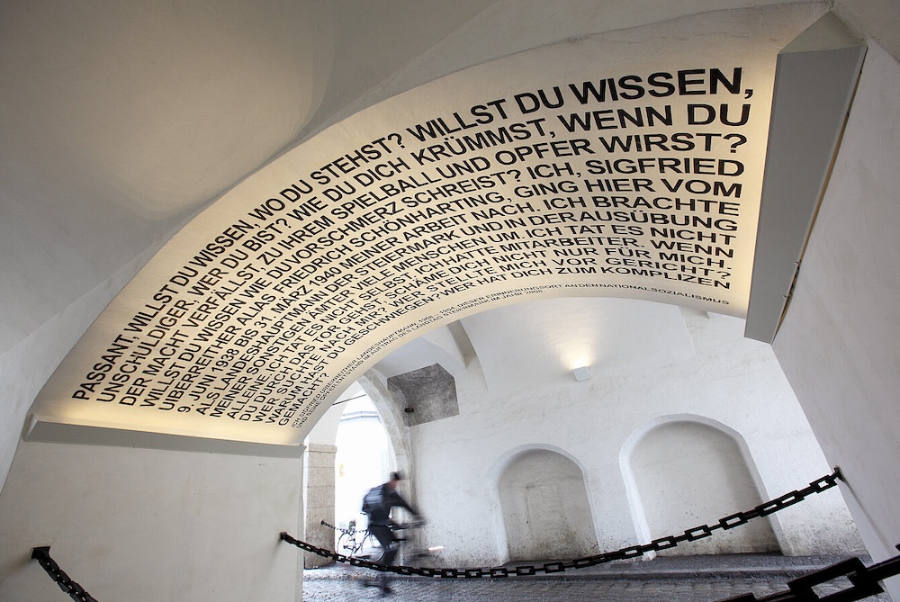 Jochen Gerz / Bildrecht, Wien 2024, Ich Sigfried Uiberreither Landeshauptmann, 2008 /