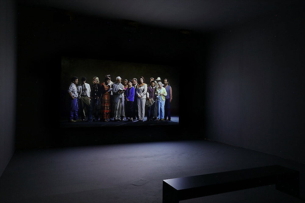 Ausstellungsansicht "Unseen Futures to Come. Fall" mit Bill Viola "The Raft", 2004