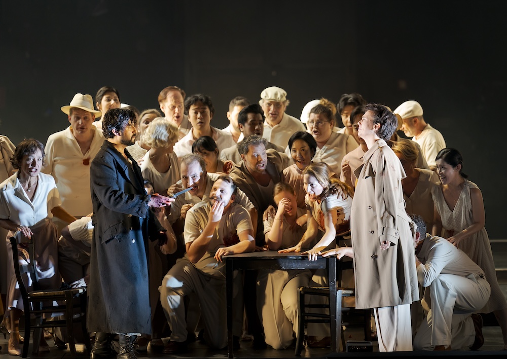 Fotocredit: Anna Brull, Dmitry Ivanchey, Chor & Statisterie der Oper Graz. (Fotocredit: Oper Graz, Werner Kmetitsch) Anna Brull, Dmitry Ivanchey, Chor & Statisterie der Oper Graz