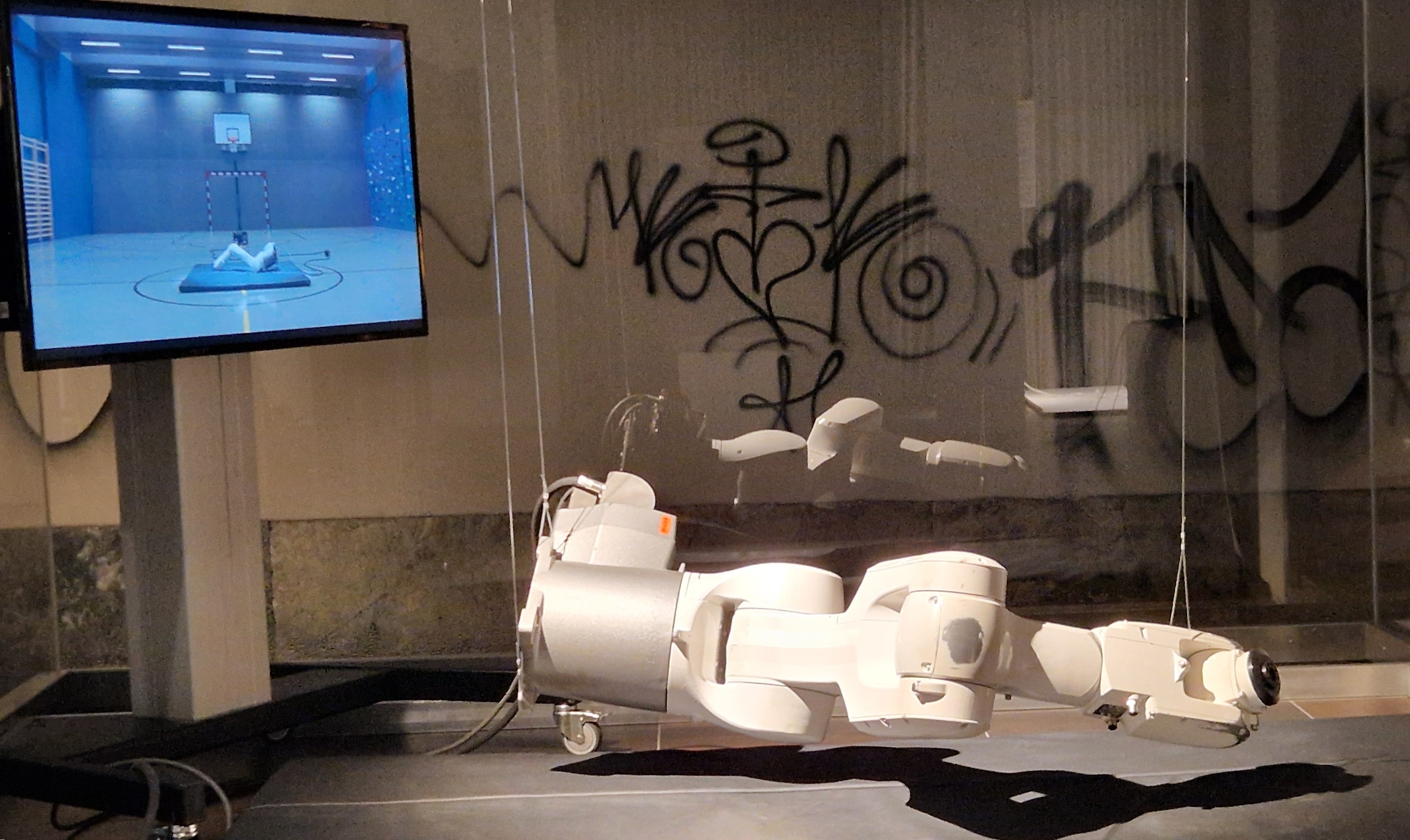 Fotocredit: „disarming II“ von Emanuel Gollobas (Fotocredit: kuma) Ausstellung: Out Of Control im esc medien kunst labor