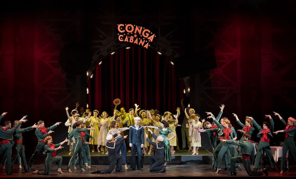 Fotocredit: Simon Stockinger, Clara Mills-Karzel, Dennis Hupka, Veronika Hörmann, Fabian Kaiser, Ballett und Chor der Oper Graz. (Fotocredit: Werner Kmetitsch, Oper Graz) Kritik: On the Town, Leonard Bernstein, Oper Graz