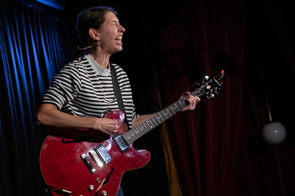 Fotocredit: Chrissi Buchmasser. (Fotocredit: Jules Stipsits) Kritik, Chrissi Buchmasser, Zugzwang