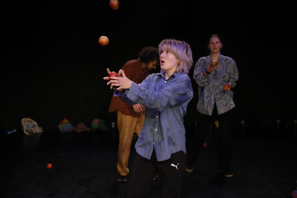 Fotocredit: Fotocredit: Clemens Nestroy "#routinenmaschinen" von der Theaterwerkstatt Teeohneater