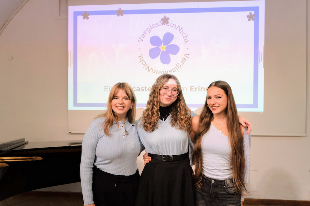 Hanna Pechmann, Laetitia Schriebl und Lena Neuwirth von der HLW Schrödinger präsentierten am 10. Oktober im Graz Museum ihren Podcast mit Zeitzeug:innen der NS-Zeit.