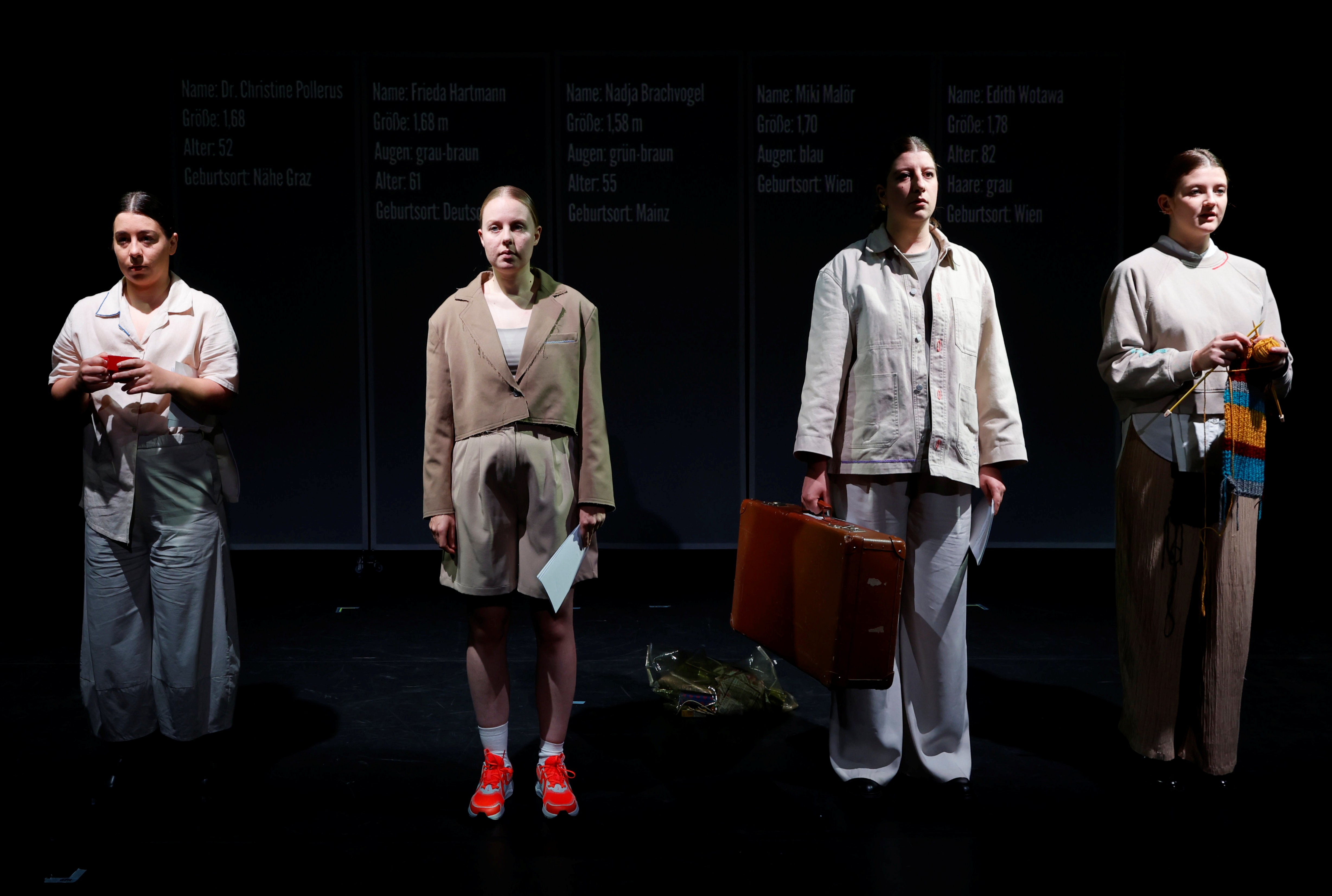 Fotocredit: Nina Dafert, Sarah Zelt, Michaela Tusch, Tessa Rossak (Fotocredit: Clemens Nestroy) „Aging Trouble“ von Follow The Rabbit