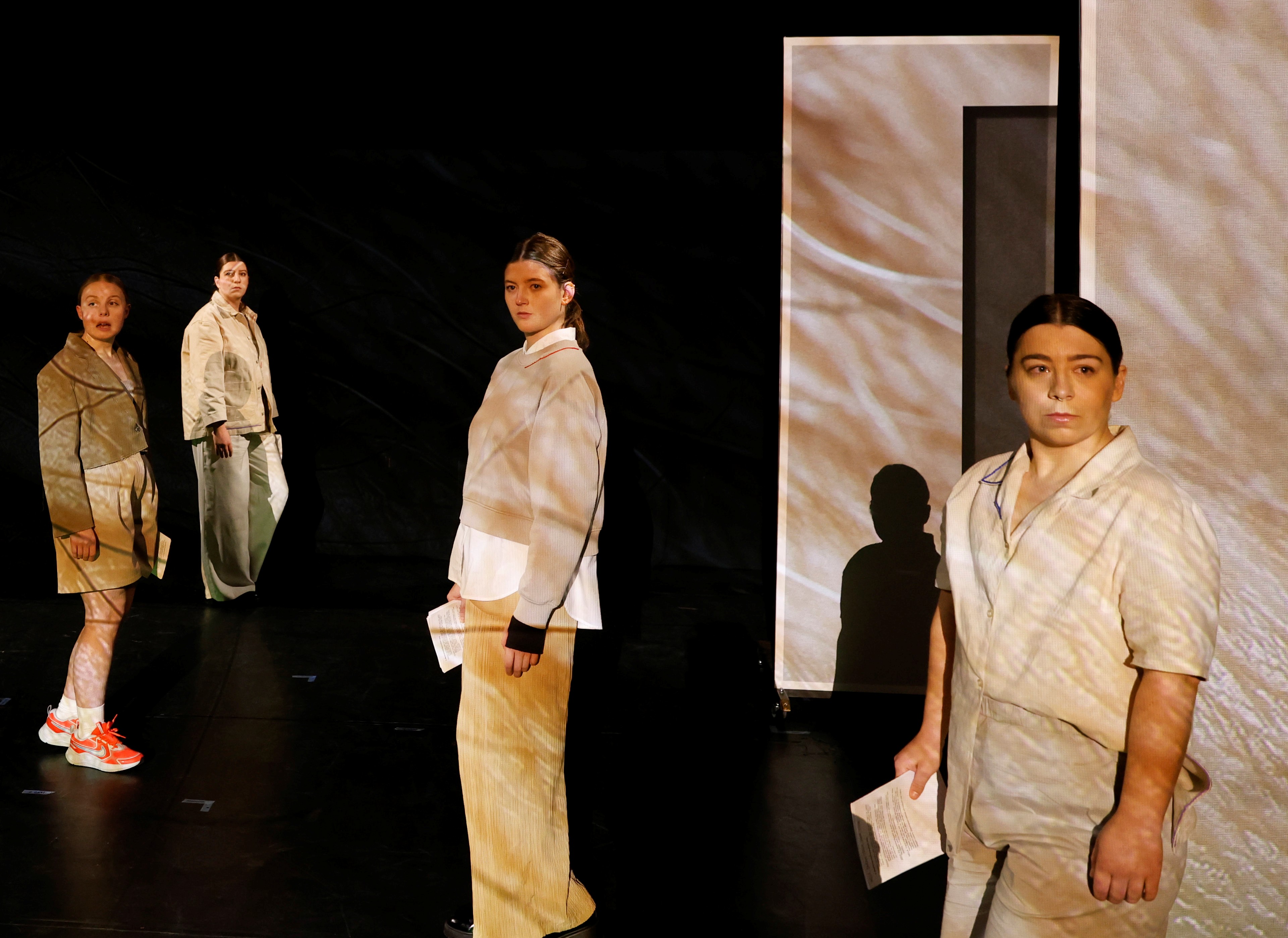 Fotocredit: Sarah Zelt, Michaela Tusch, Tessa Rossak, Nina Dafert (Fotocredit: Clemens Nestroy) „Aging Trouble“ von Follow The Rabbit