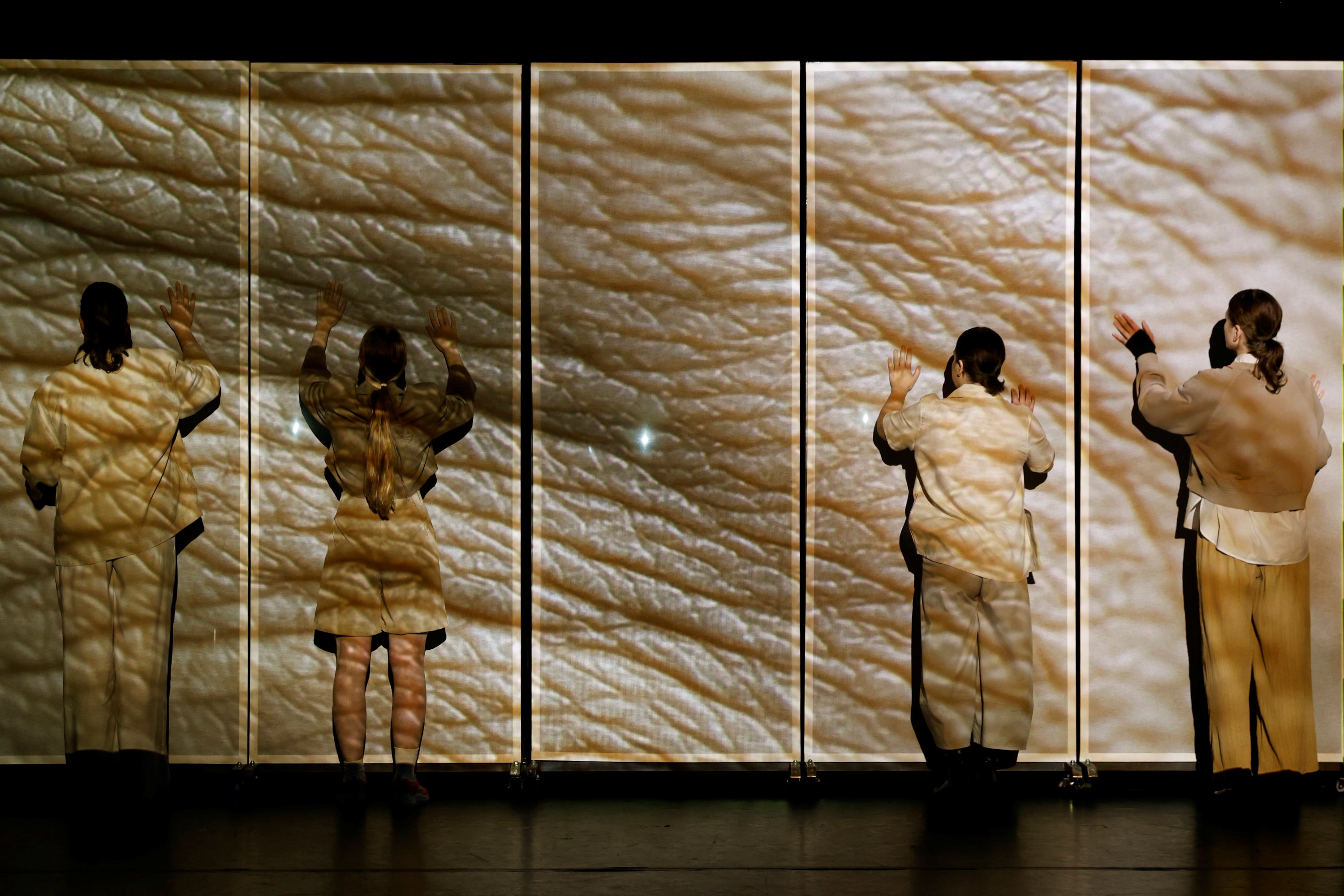 Fotocredit: Michaela Tusch, Sarah Zelt, Nina Dafert, Tessa Rossak (Fotocredit: Clemens Nestroy) „Aging Trouble“ von Follow The Rabbit