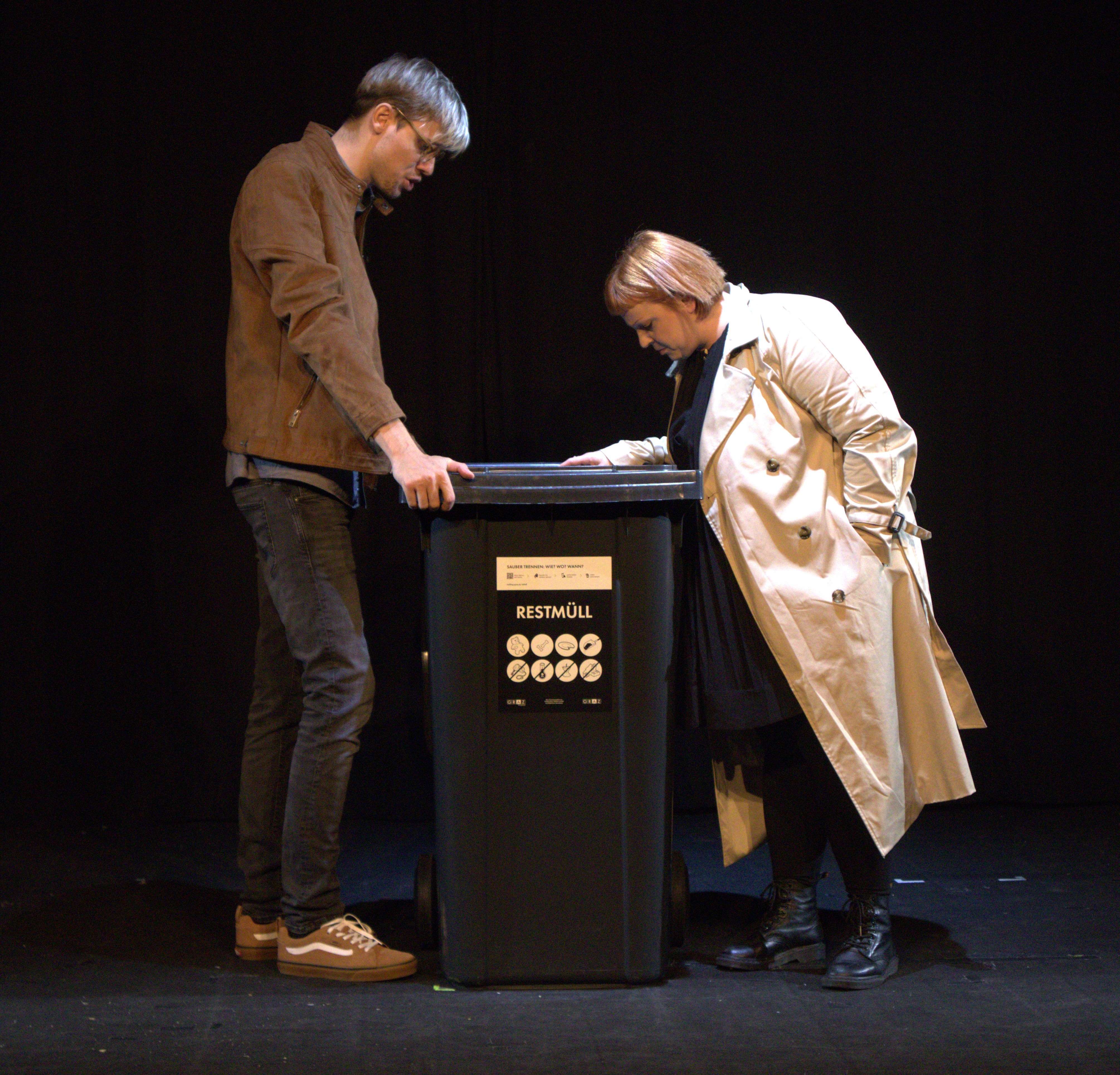 „Mord am Sturzplatz“ vom Theater Herzblut in der Komödie Graz