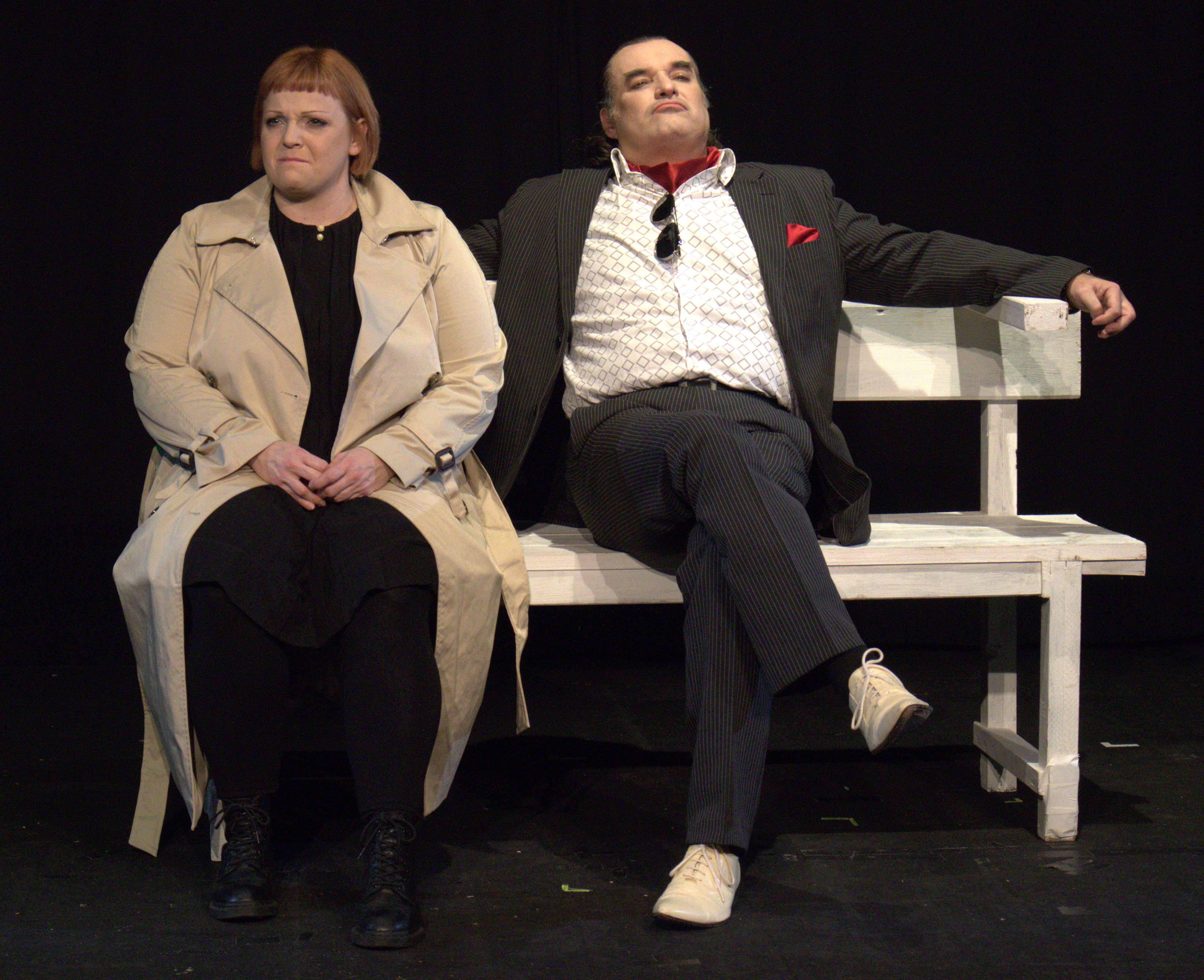 „Mord am Sturzplatz“ vom Theater Herzblut in der Komödie Graz