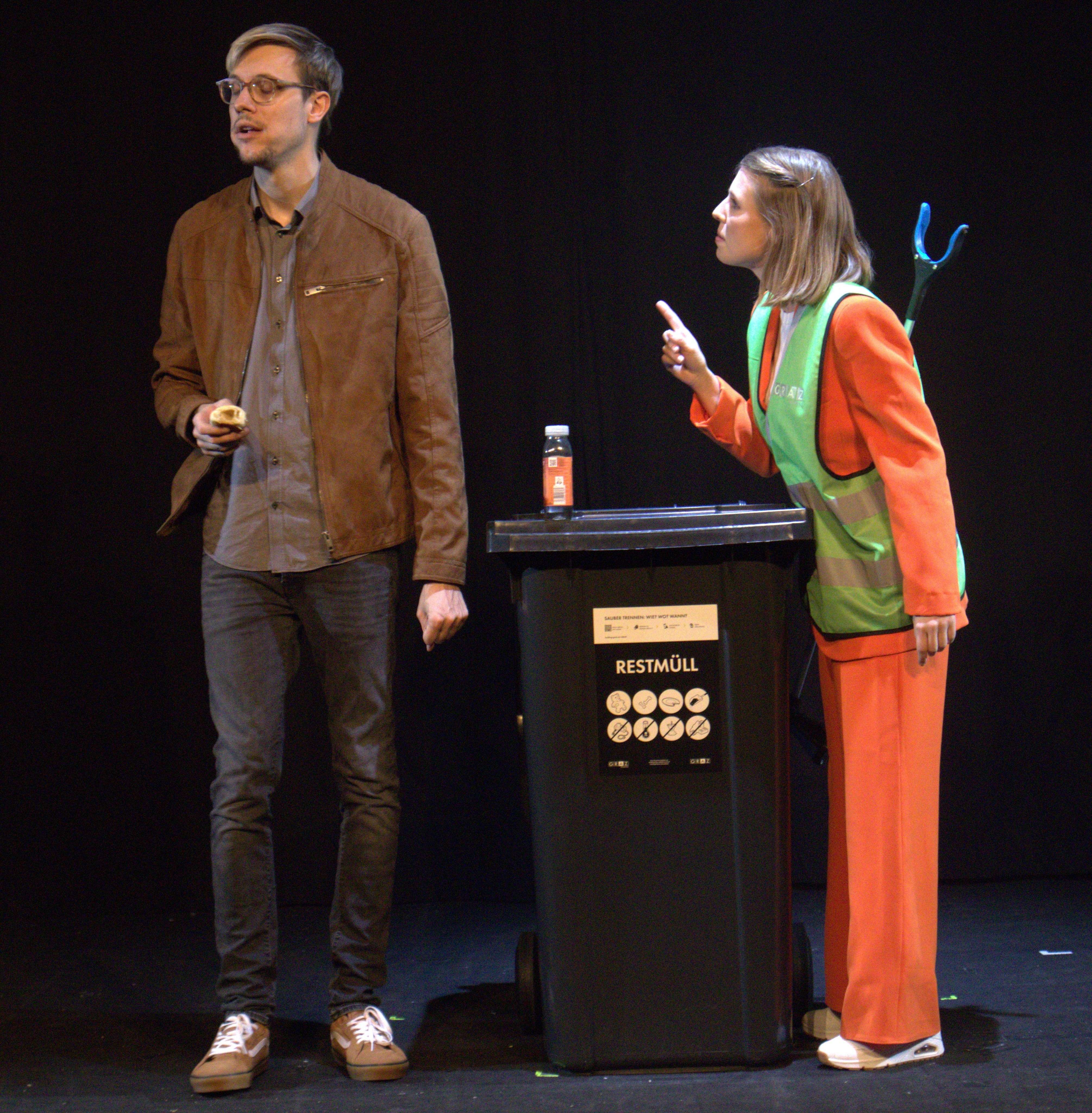 „Mord am Sturzplatz“ vom Theater Herzblut in der Komödie Graz