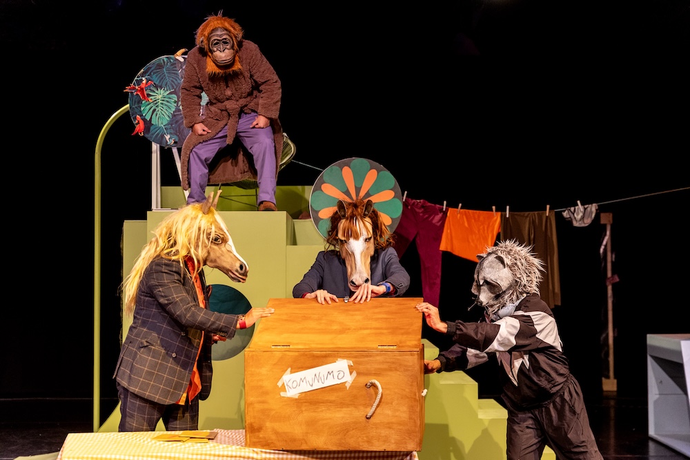 Kritik: Komunumo, Eléctrico 28