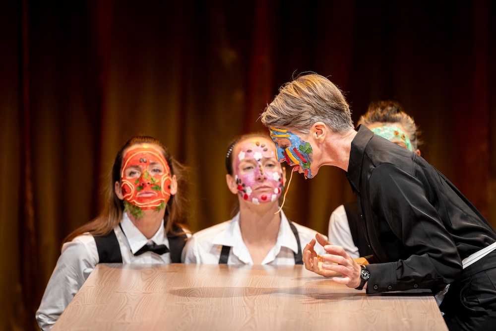 Kritik: Die Speiseträgerinnen, Rabtaldirndln, Theater am Lend