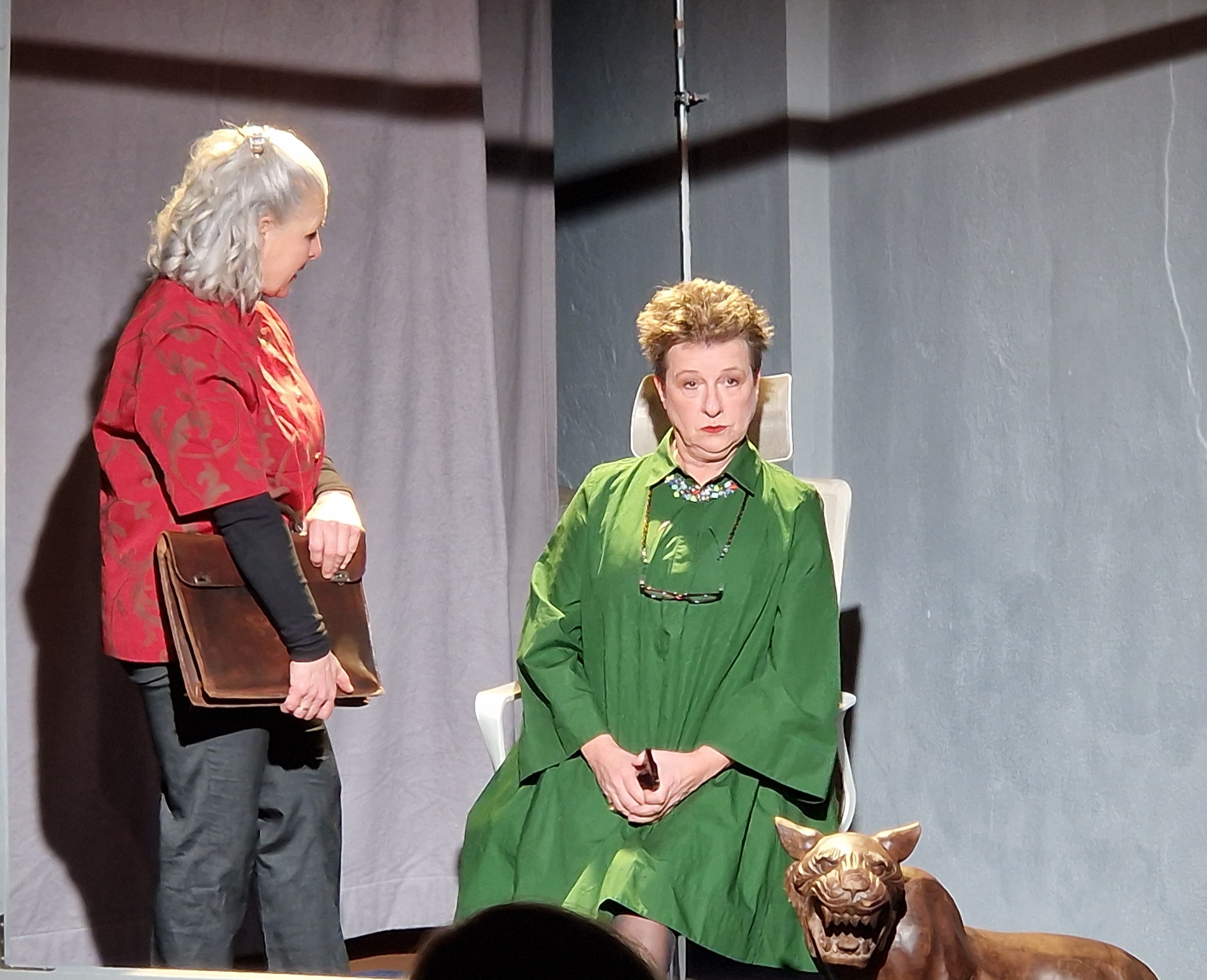 „Gas Toni - 2. Staffel“ vom  Theater im Bahnhof - Folge 3: „Textilmüll und Secondhand“