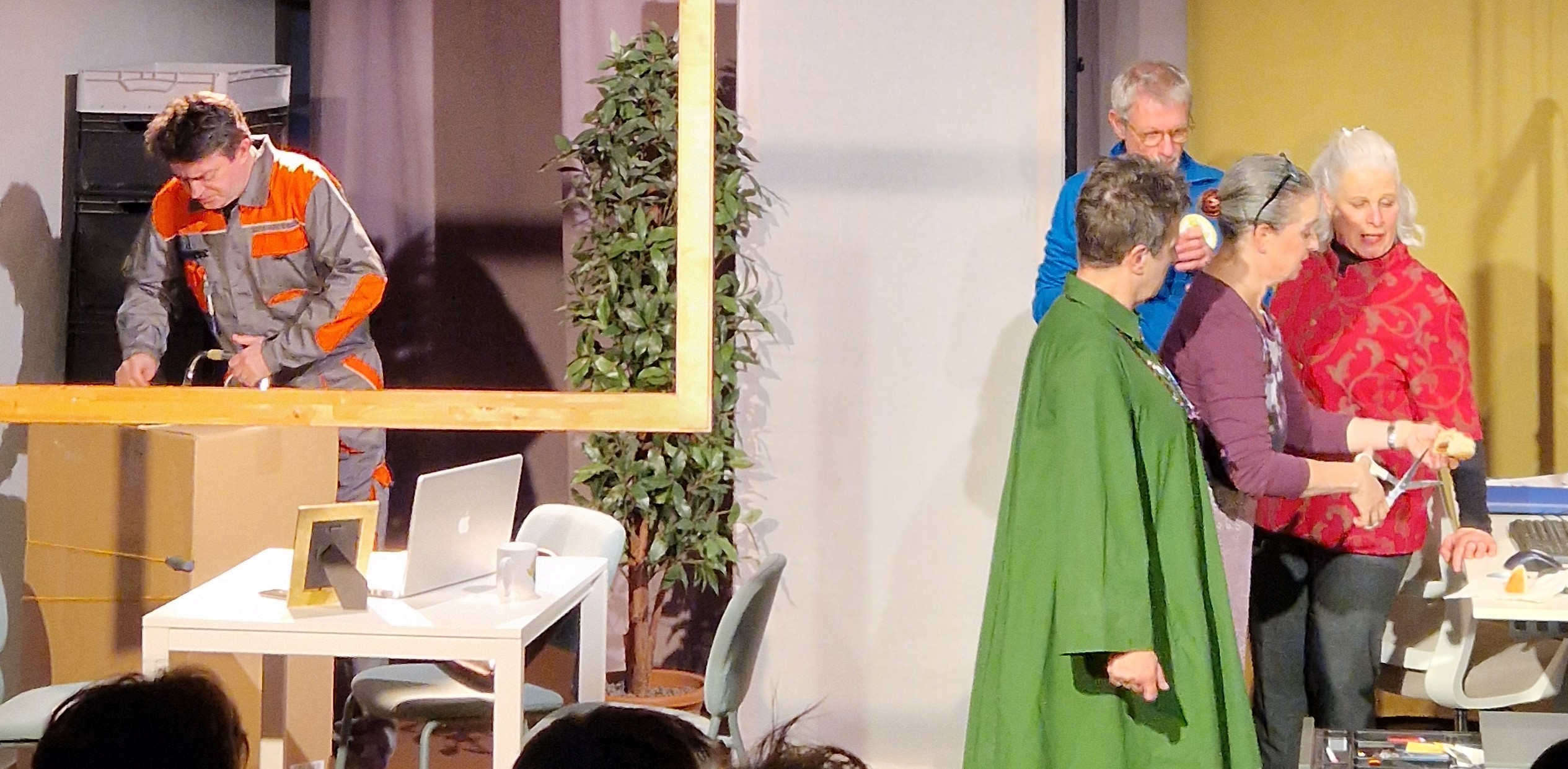 „Gas Toni - 2. Staffel“ vom  Theater im Bahnhof - Folge 3: „Textilmüll und Secondhand“