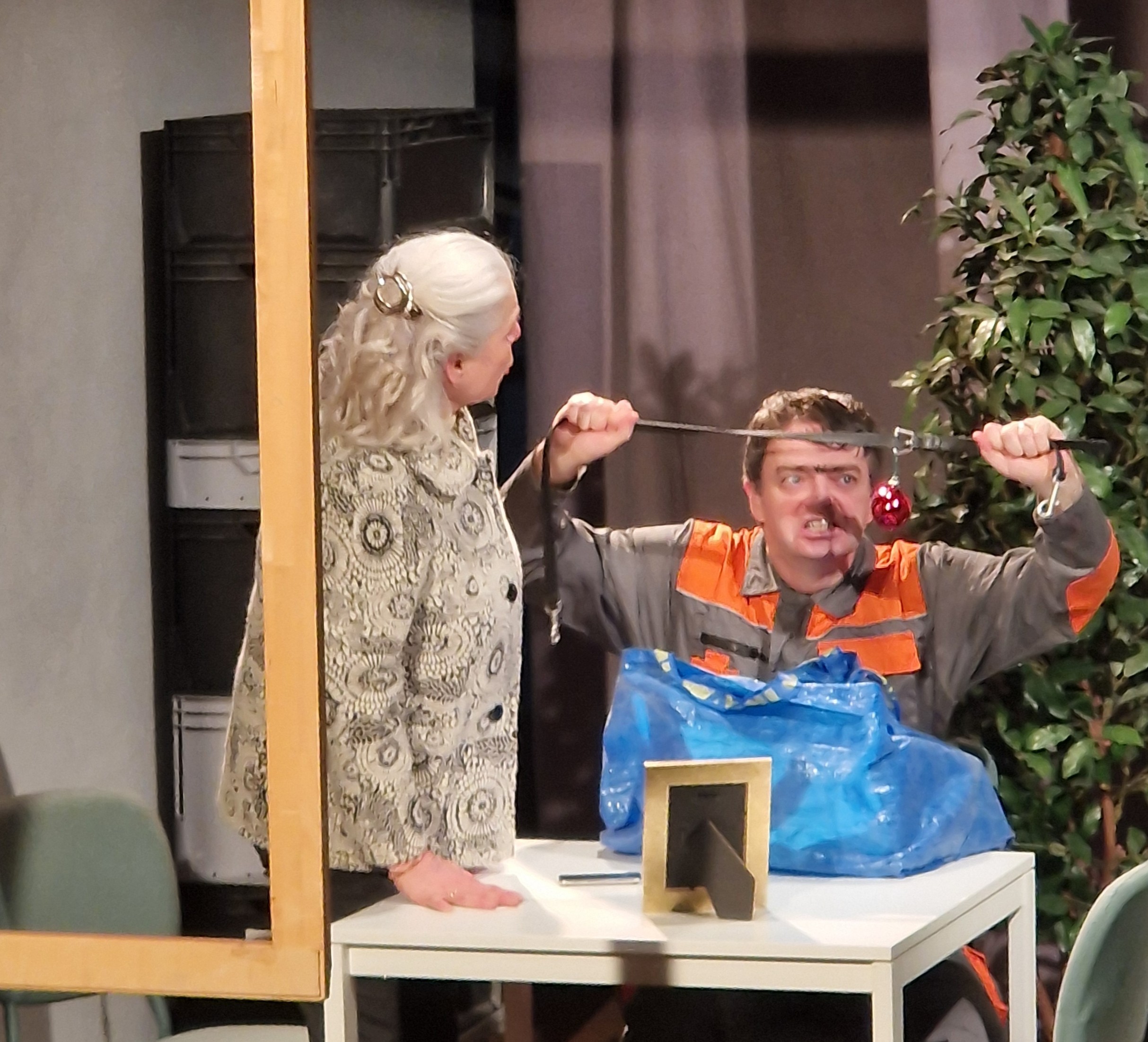 „Gas Toni - 2. Staffel“ vom  Theater im Bahnhof - Folge 6: „Schaurig“