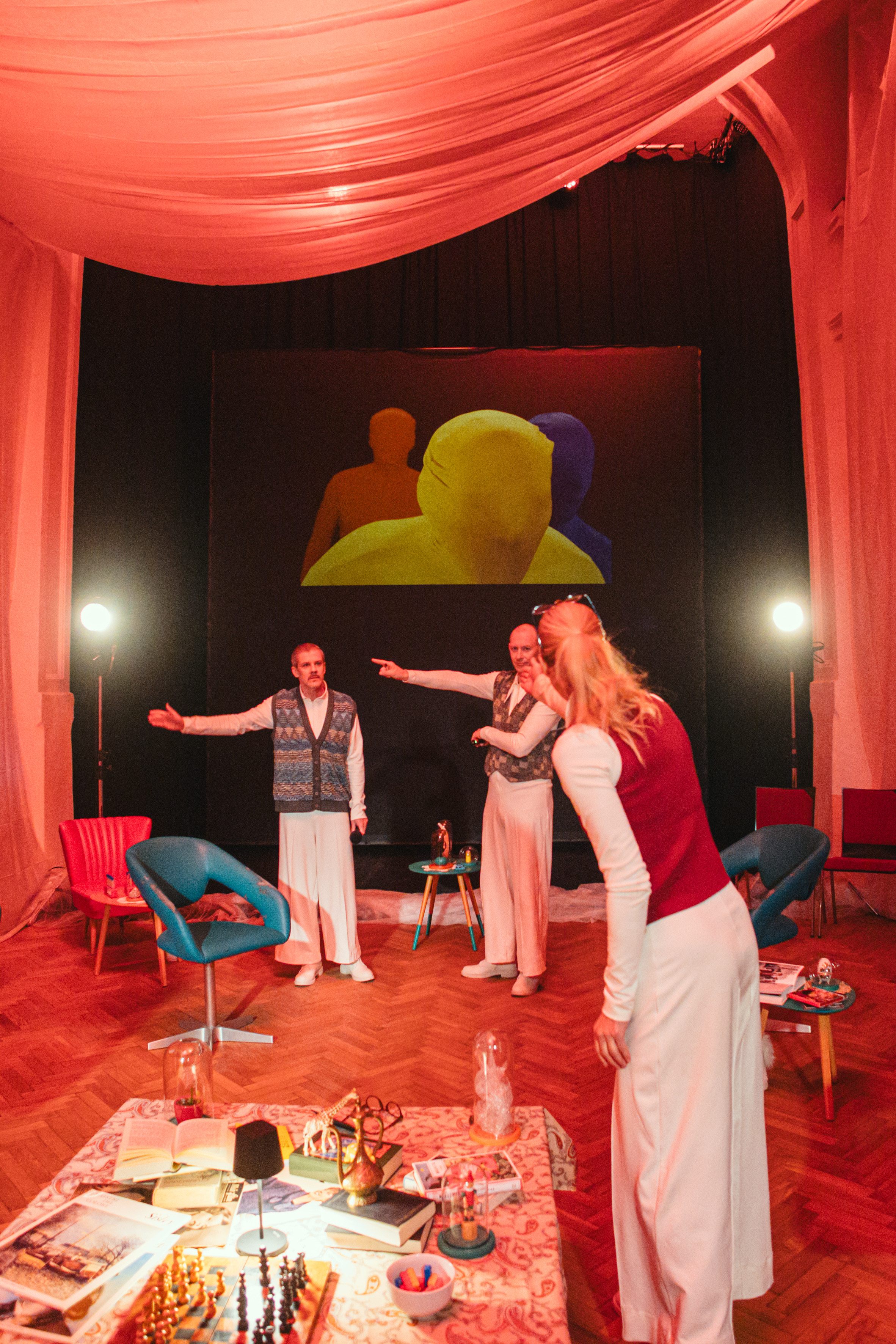 „Rand“ von Kiki Miru Miroslava Svolikova, von und mit Bea Benedek, Ninja Reichert, Nico Link, Mathias Lodd und Yvonne Beck im Theaterhaus