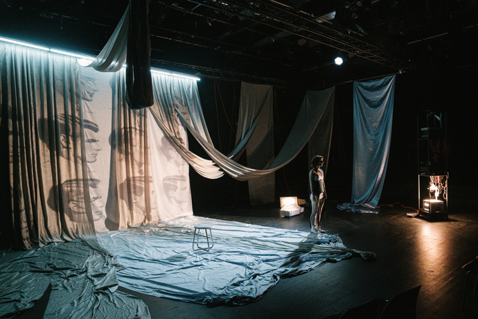 Fotocredit: Anna Klimovitskaya (Fotocredit Lex Karelly) „Erinnerung eines Mädchens“ nach dem Buch von Annie Ernaux im Schauraum