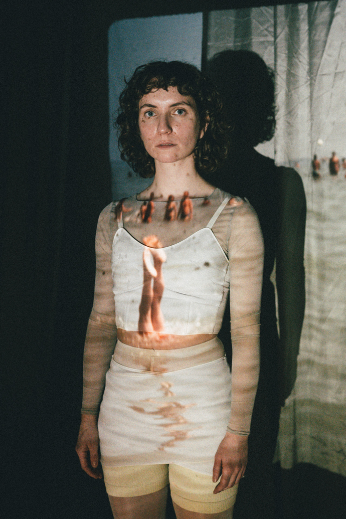 Fotocredit: Anna Klimovitskaya (Fotocredit Lex Karelly) „Erinnerung eines Mädchens“ nach dem Buch von Annie Ernaux im Schauraum