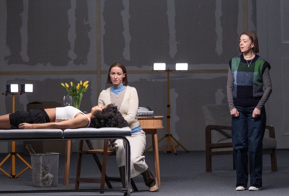 Fotocredit: Otiti Engelhardt, Sarah Sophia Meyer (Fotocredit: Lex Karelly) Kritik: Wir töten Stella, Schauspielhaus Graz