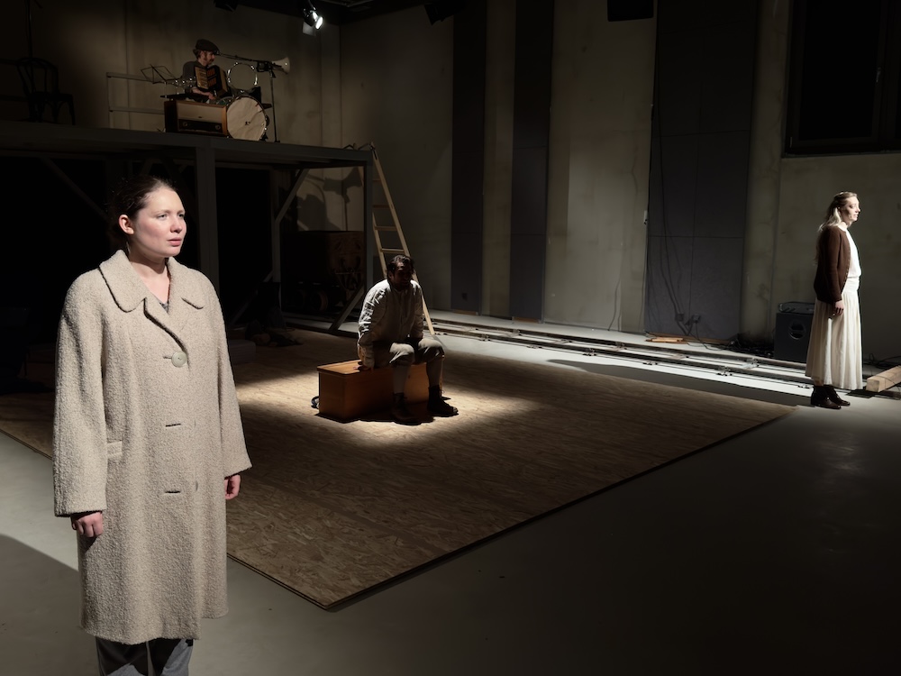 Kritik: Adern, Gold & Pech Theater