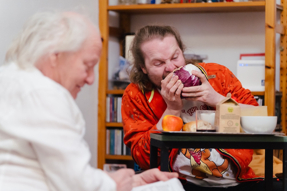 Kritik: Biedermann und die Brandstifter, Planetenparty Prinzip / Franz von Strolchen