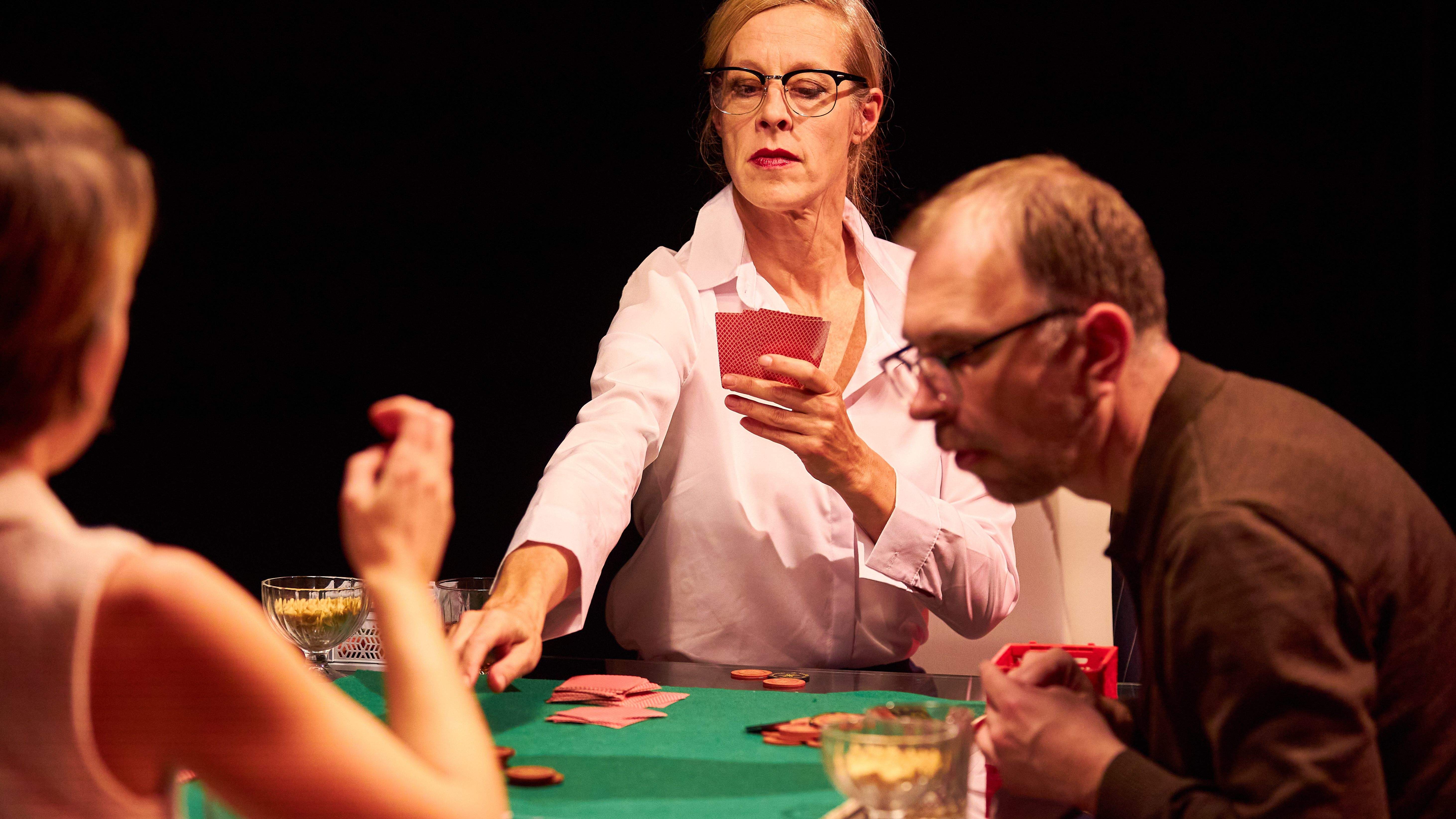 „Gewagte Spiele: Strip Poker“ von Jean-Pierre Martinez im theo Oberzeiring