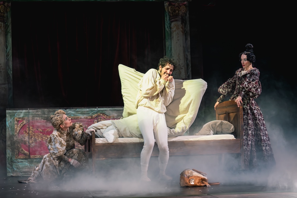 Fotocredit: Karola Niederhuber, Željko Marović, Annette Holzmann (Fotocredit: Lex Karelly) Kritik: Frühere Verhältnisse, Schauspielhaus Graz