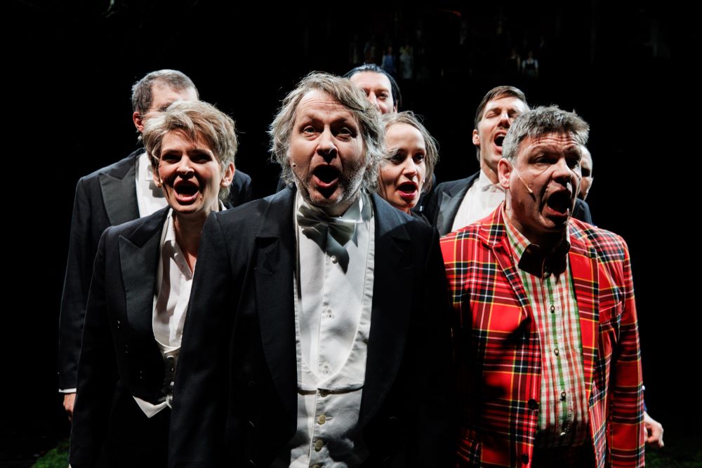 Fotocredit: Wolfgang Vincenz Wizlsperger, Josephine Renelt, Klemens Lendl, Raphaela Möst, Mathias Lodd, Felix Heuser, Martin Fournier, Tino Hillebrand, Fotocredit: Philip Brunnader Kritik: Mein Lieblingstier heißt Winter / 4 & 5, Oper Graz