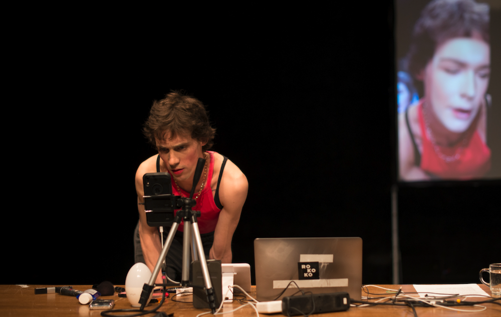 Simon Senn in Be Arielle F.