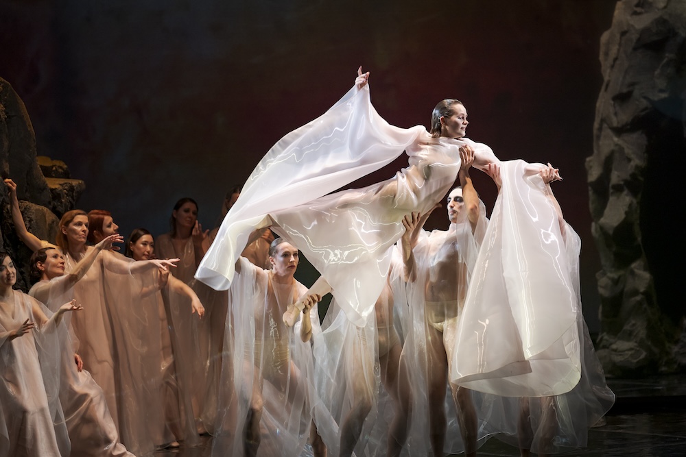 Fotocredit: Ekaterina Solunya, Laura Sophie Heise, Alex Vazquez Gala, Chor der Oper Graz. (Fotocredit: Werner Kmetitsch) Kritik: Jean-Pfilippe Rameaus: Castor et Pollux