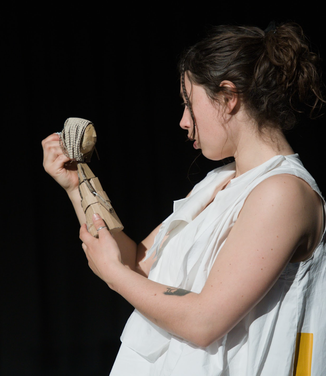 „Alles nur da oben?“ von Vladyslava Chentsova und Kateřina Černá im Theater am Lend