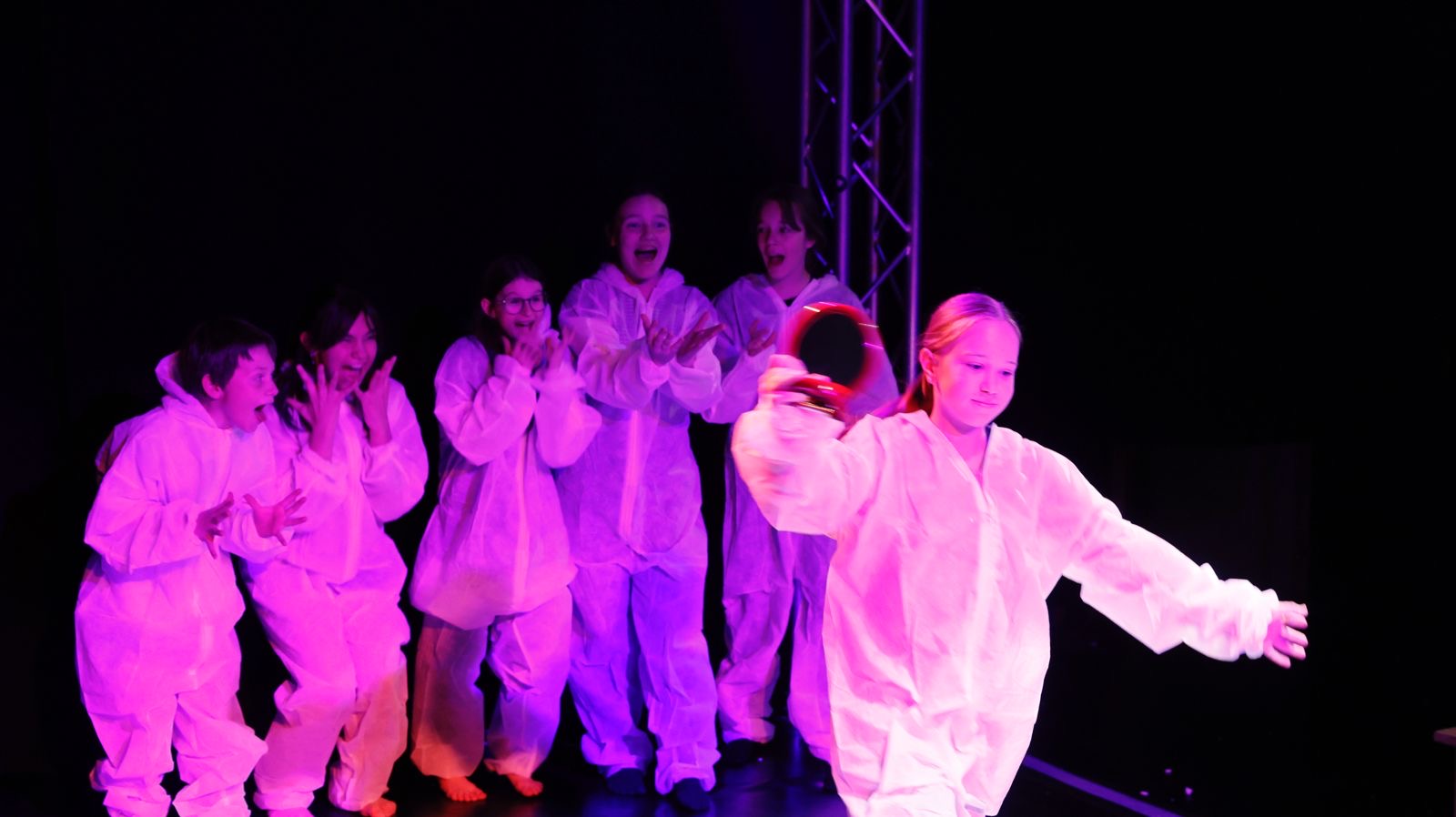 „Metamorphosen“ frei nach Ovid von der Theaterfabrik Weit im Volkshaus Weiz