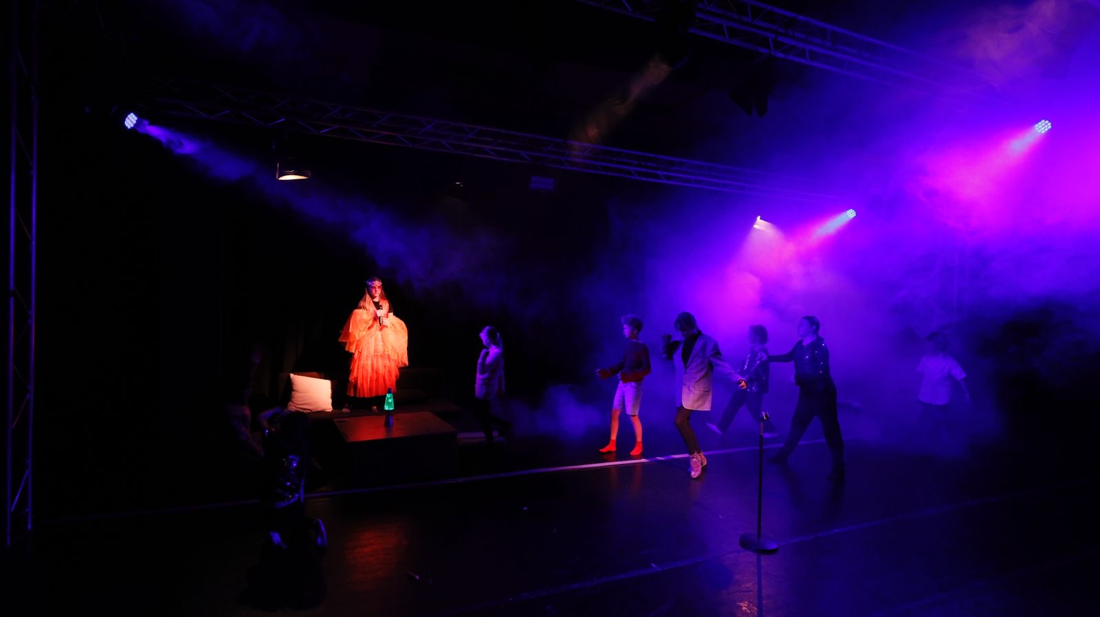 „Metamorphosen“ frei nach Ovid von der Theaterfabrik Weit im Volkshaus Weiz