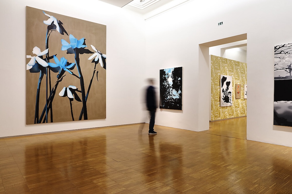 Fotocredit: "Markus Huemer. Ein Fußballfeld muss baumfrei sein" in der Neuen Galerie Graz. (Fotocredit: J.J. Kucek ) Ausstellungsansicht "Markus Huemer. Ein Fußballfeld muss baumfrei sein" in der Neuen Galerie Graz