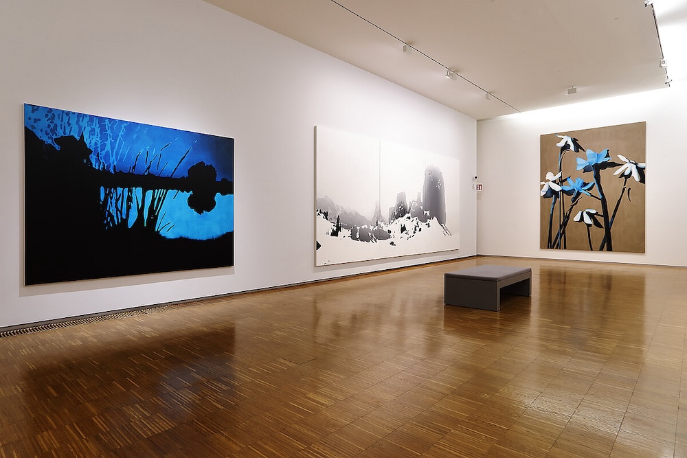 Fotocredit: Ausstellungsansicht. (Fotocredit: J.J. Kucek ) Ausstellungsansicht "Markus Huemer. Ein Fußballfeld muss baumfrei sein" in der Neuen Galerie Graz