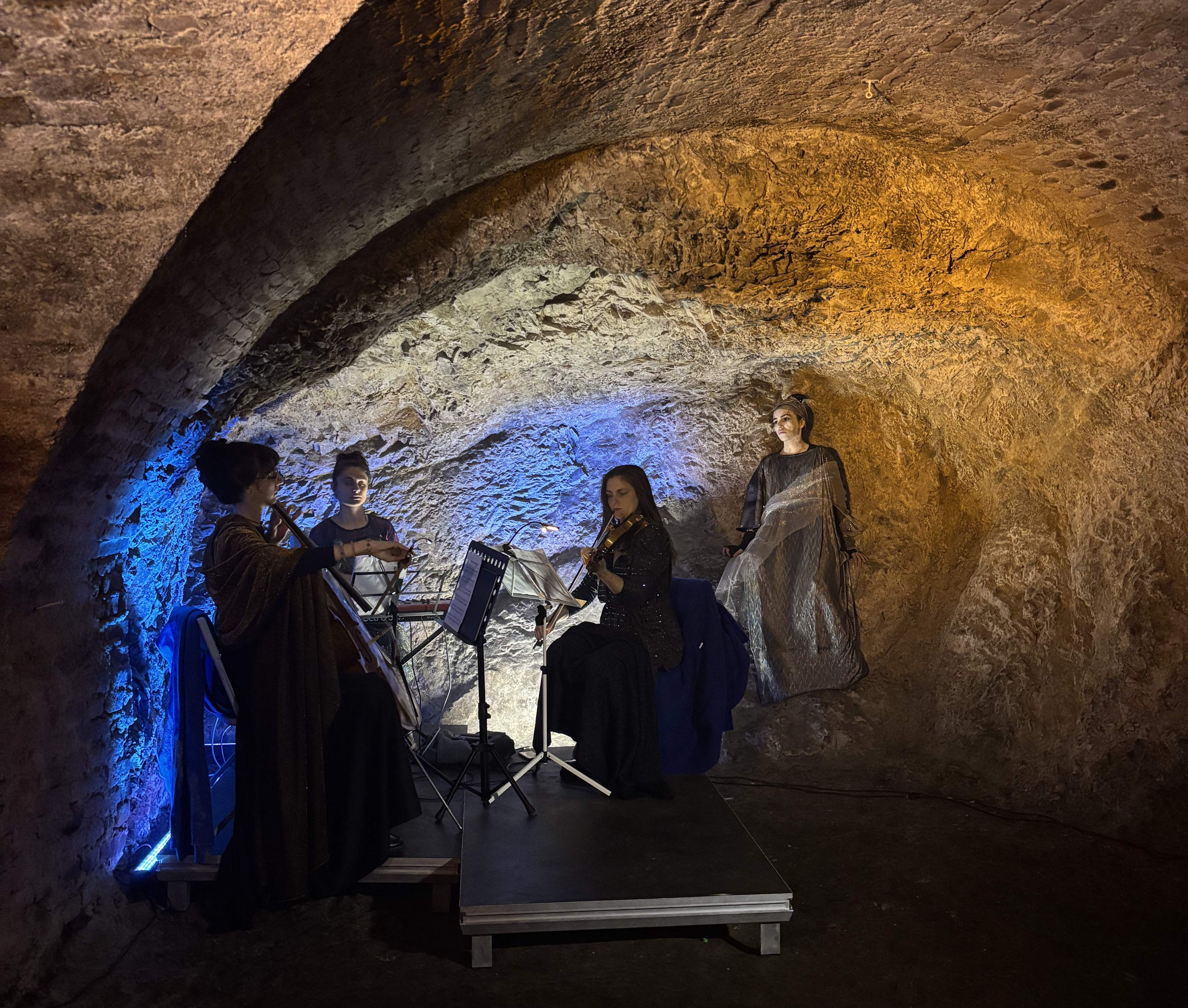 „Story of Stone 2.0” von  Milica Vujadinovic im Kellergewölbe des Theaterhauses
