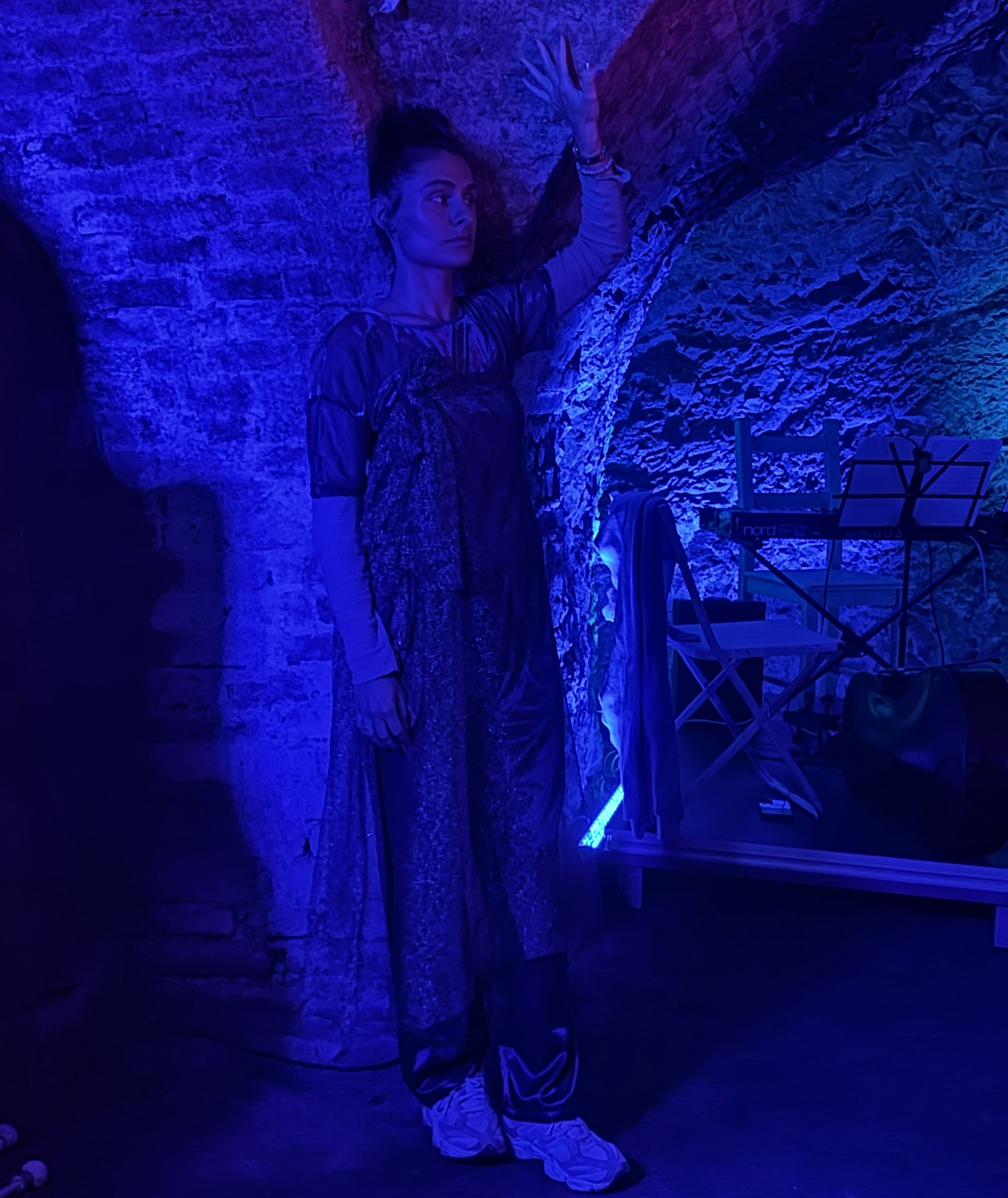 „Story of Stone 2.0” von  Milica Vujadinovic im Kellergewölbe des Theaterhauses