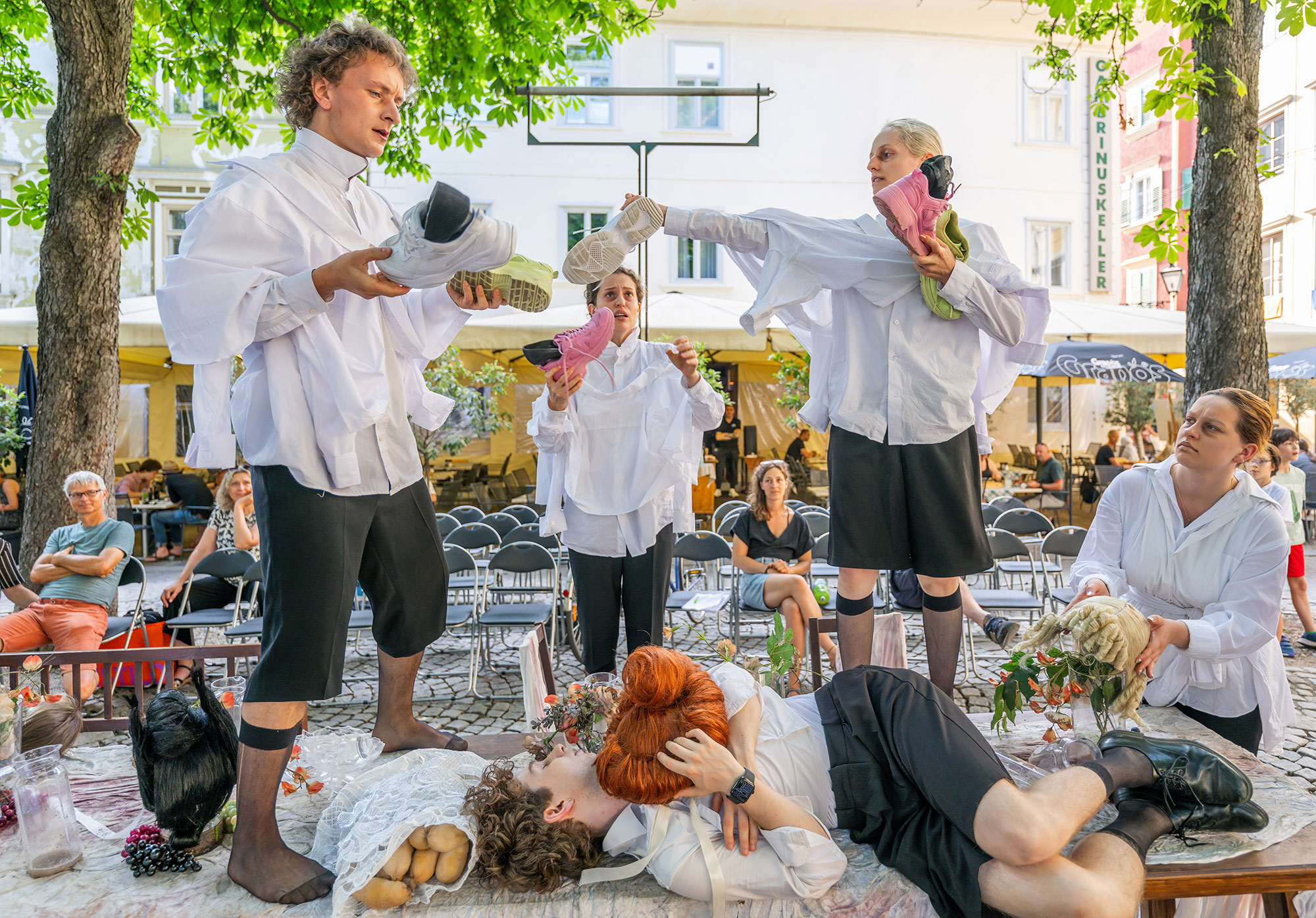 Fotocredit: Fotocredit Johannes Gellner „Der zerbrochene Krug“ – KUG-Sommertheater mit der Theaterakademie LebensGroß unter freiem Himmel am Färberplatz