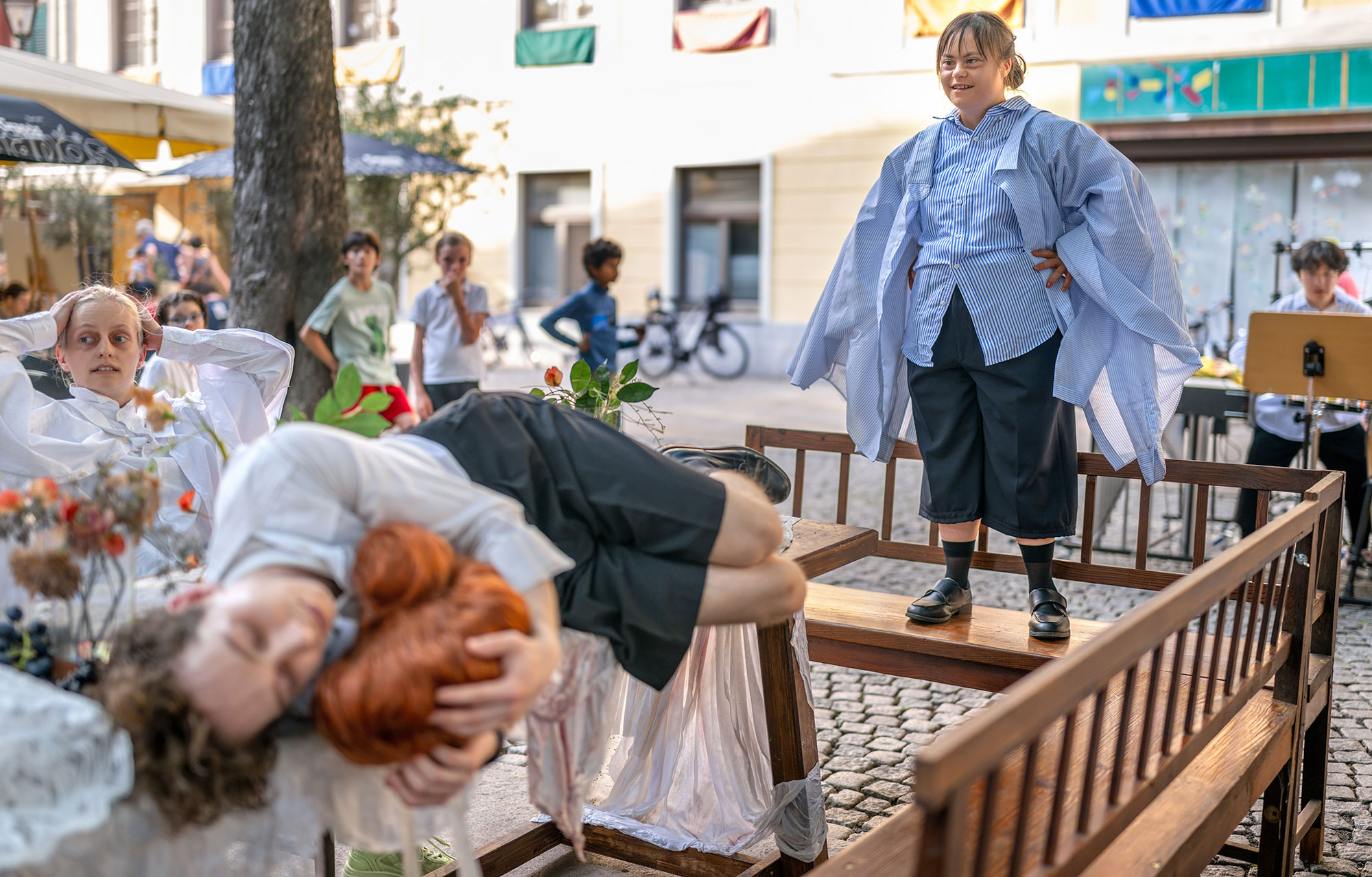 Fotocredit: Fotocredit Johannes Gellner „Der zerbrochene Krug“ – KUG-Sommertheater mit der Theaterakademie LebensGroß unter freiem Himmel am Färberplatz