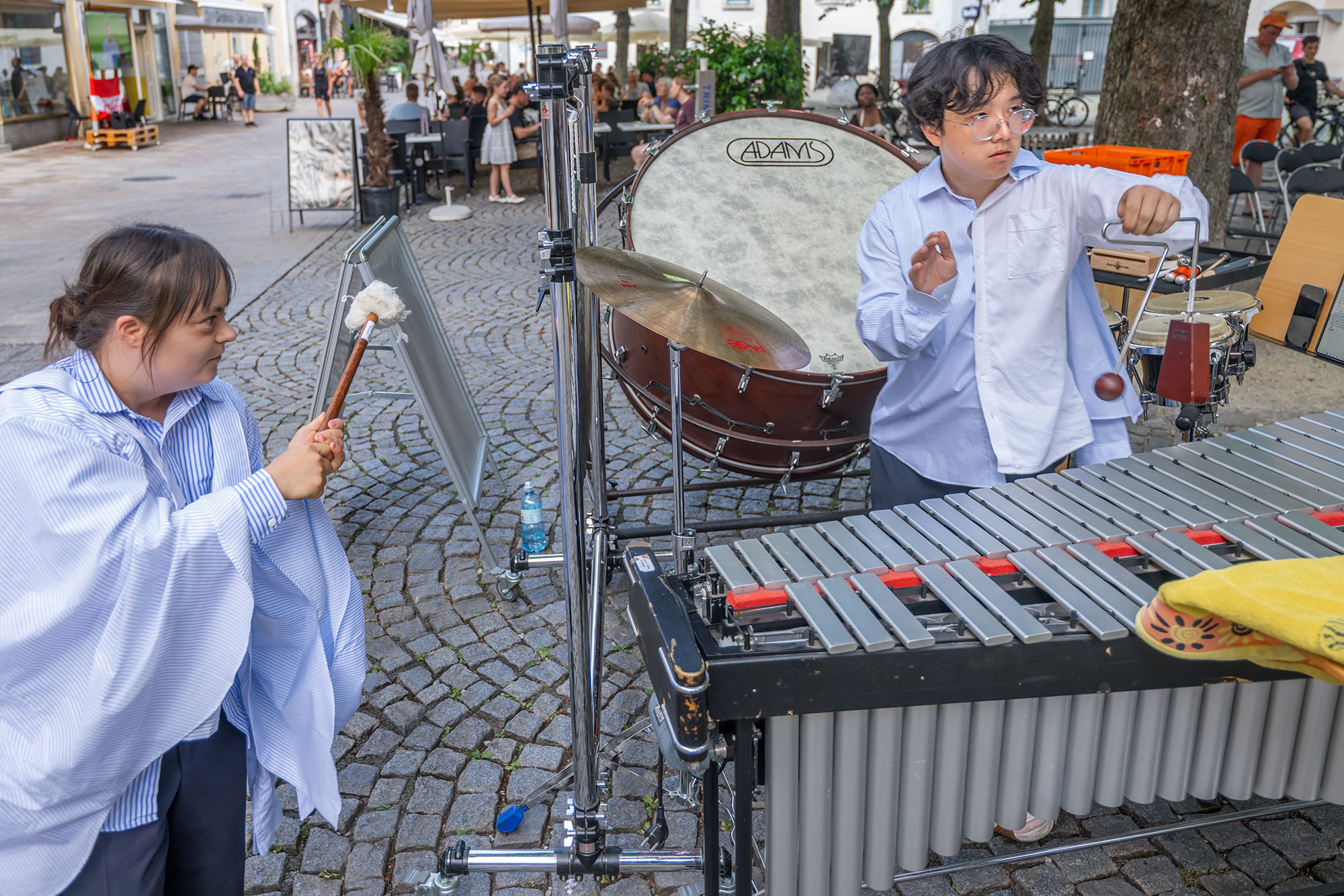 Fotocredit: Fotocredit Johannes Gellner „Der zerbrochene Krug“ – KUG-Sommertheater mit der Theaterakademie LebensGroß unter freiem Himmel am Färberplatz