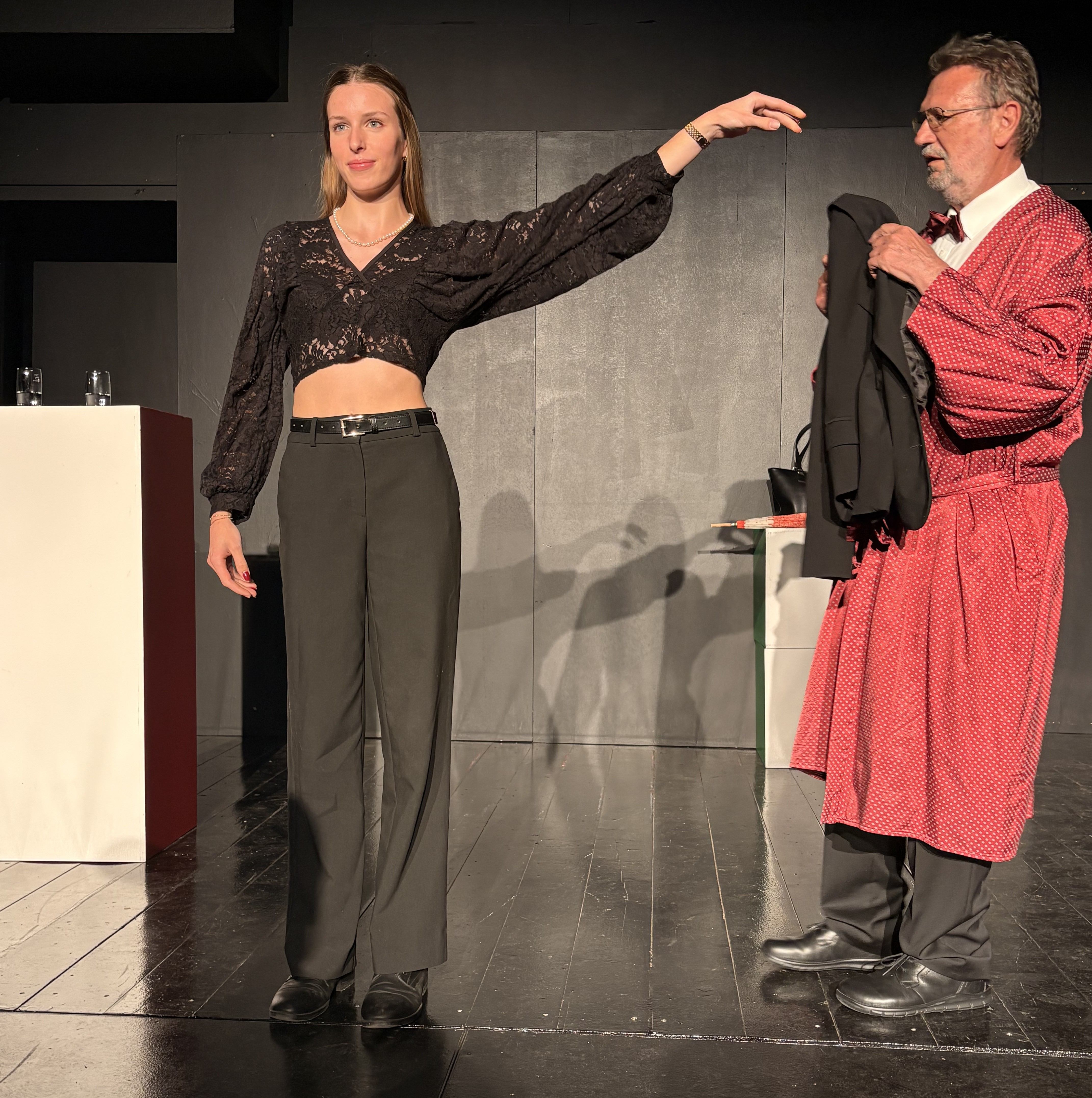 „Frauen sind anders“ vom Theater im Kürbis in der Schlosstenne Burgstall