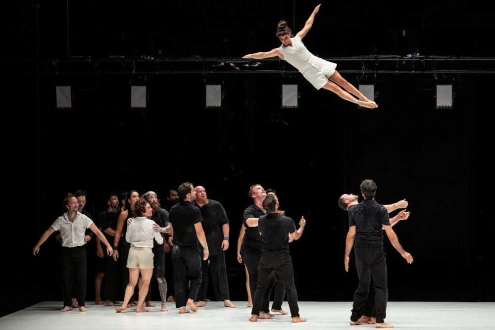 Fotocredit: Fotocredit: La Strada/ Nikola Milatovic Kritik: Möbius, Collectif XY & Rachid Ouramdame