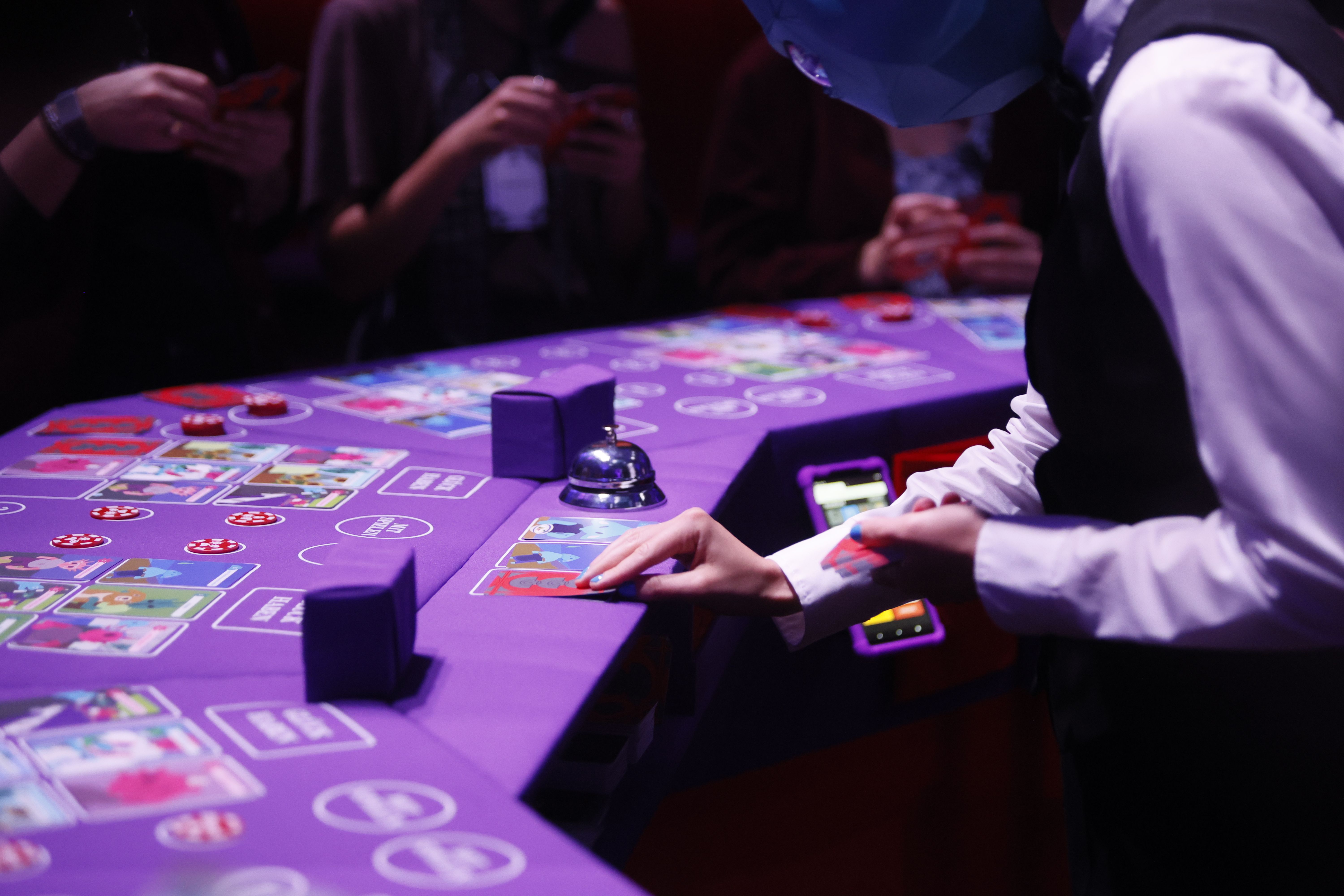 „Das Enshittification Game” vom Planetenparty Prinzip im Theaterhaus