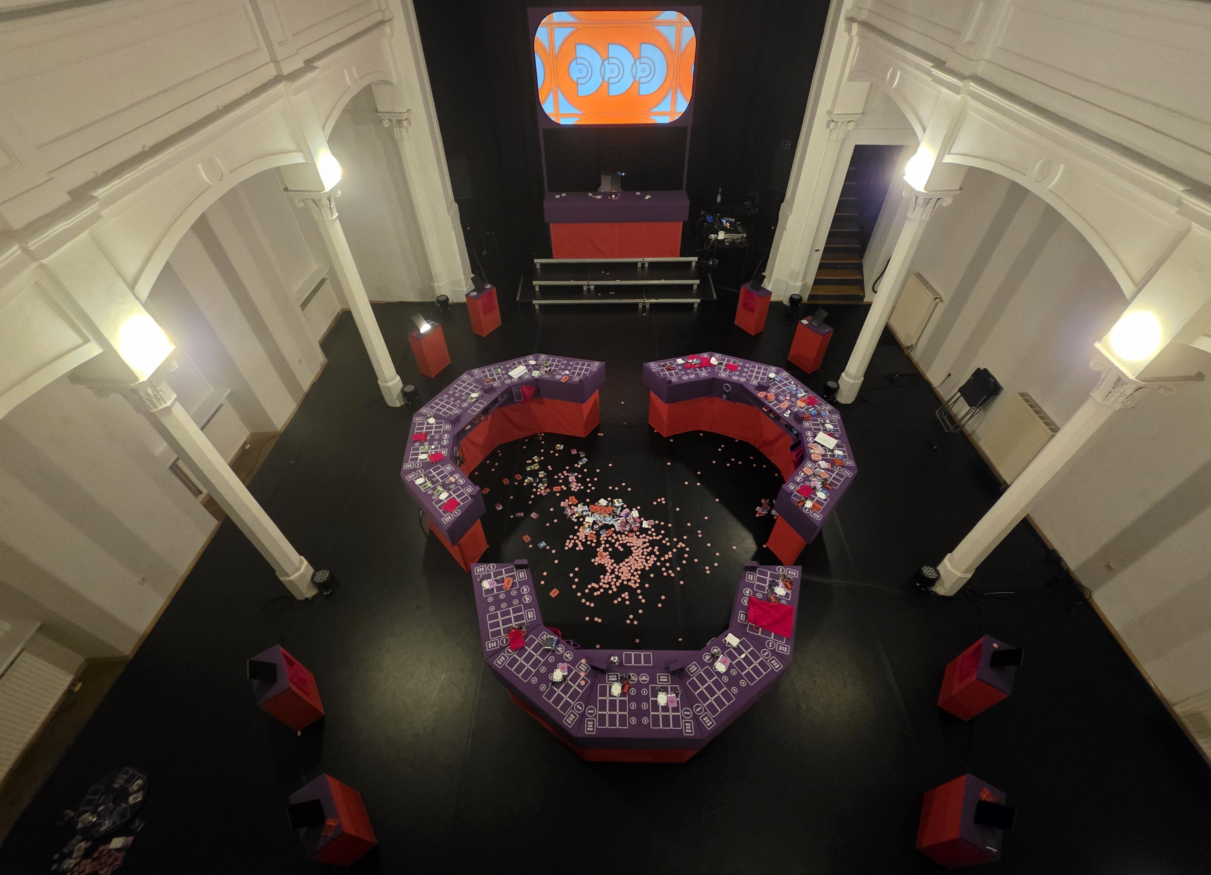 „Das Enshittification Game” vom Planetenparty Prinzip im Theaterhaus
